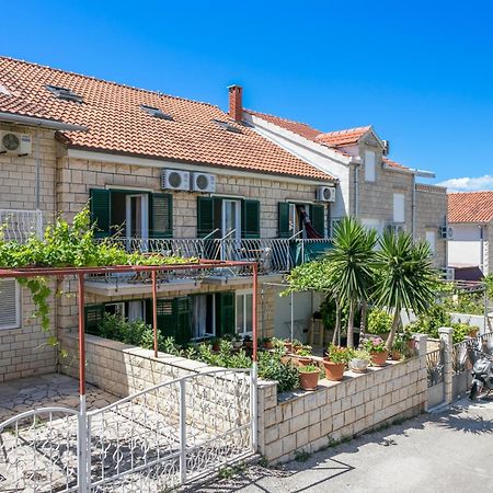 Apartments And Rooms With Parking Space Supetar, Brac - 5658 Dış mekan fotoğraf