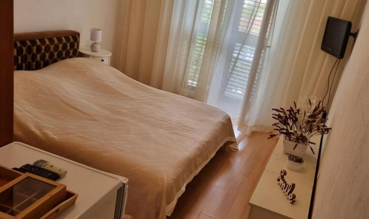 Apartments And Rooms With Parking Space Supetar, Brac - 5658 Dış mekan fotoğraf