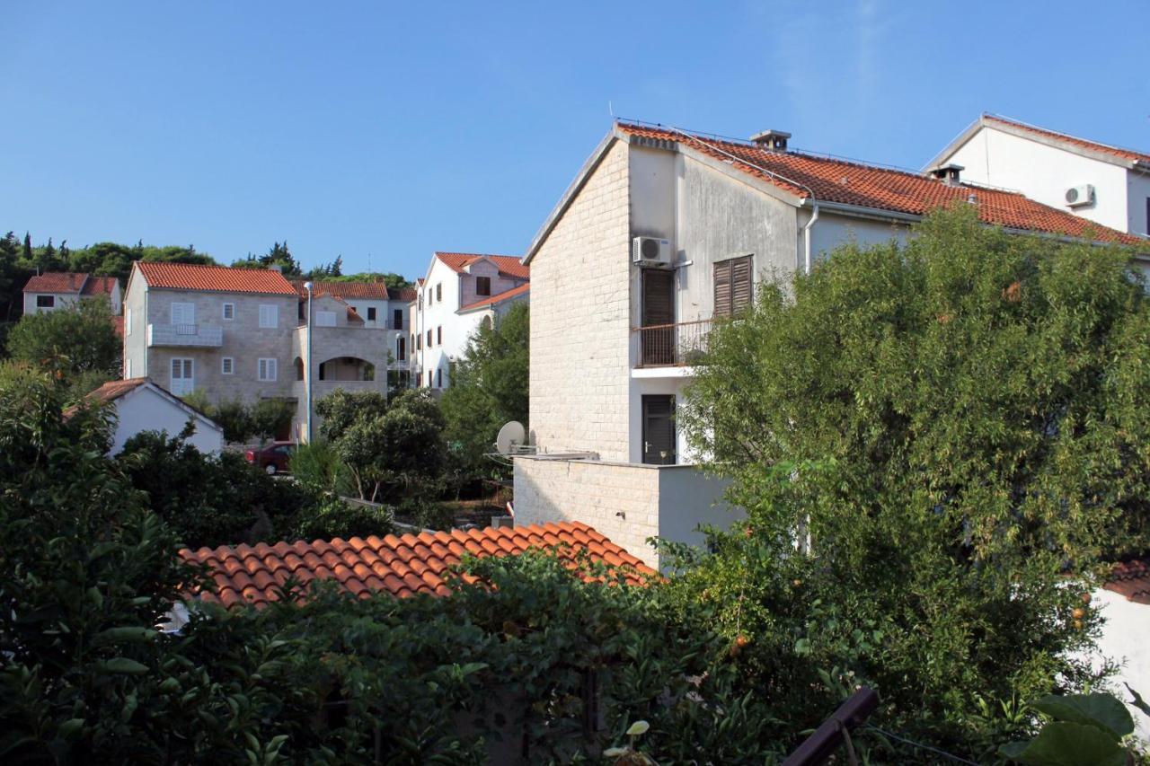 Apartments And Rooms With Parking Space Supetar, Brac - 5658 Dış mekan fotoğraf