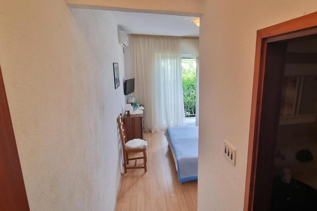 Apartments And Rooms With Parking Space Supetar, Brac - 5658 Dış mekan fotoğraf