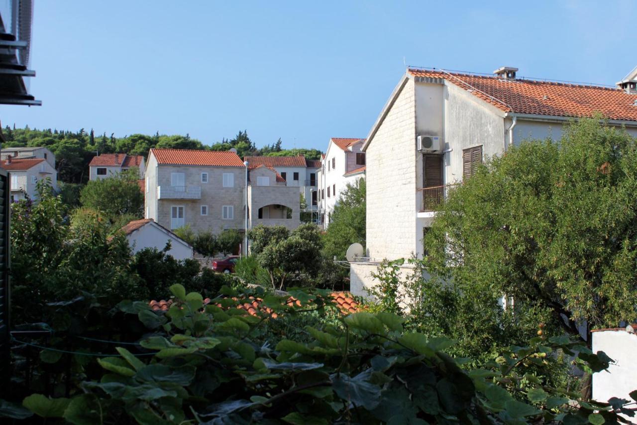 Apartments And Rooms With Parking Space Supetar, Brac - 5658 Dış mekan fotoğraf