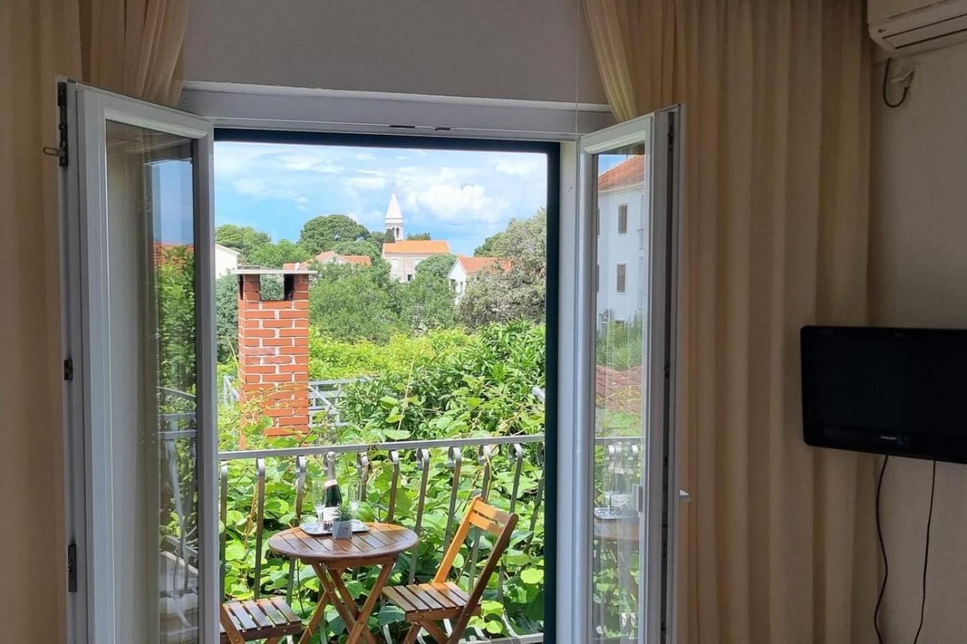 Apartments And Rooms With Parking Space Supetar, Brac - 5658 Oda fotoğraf