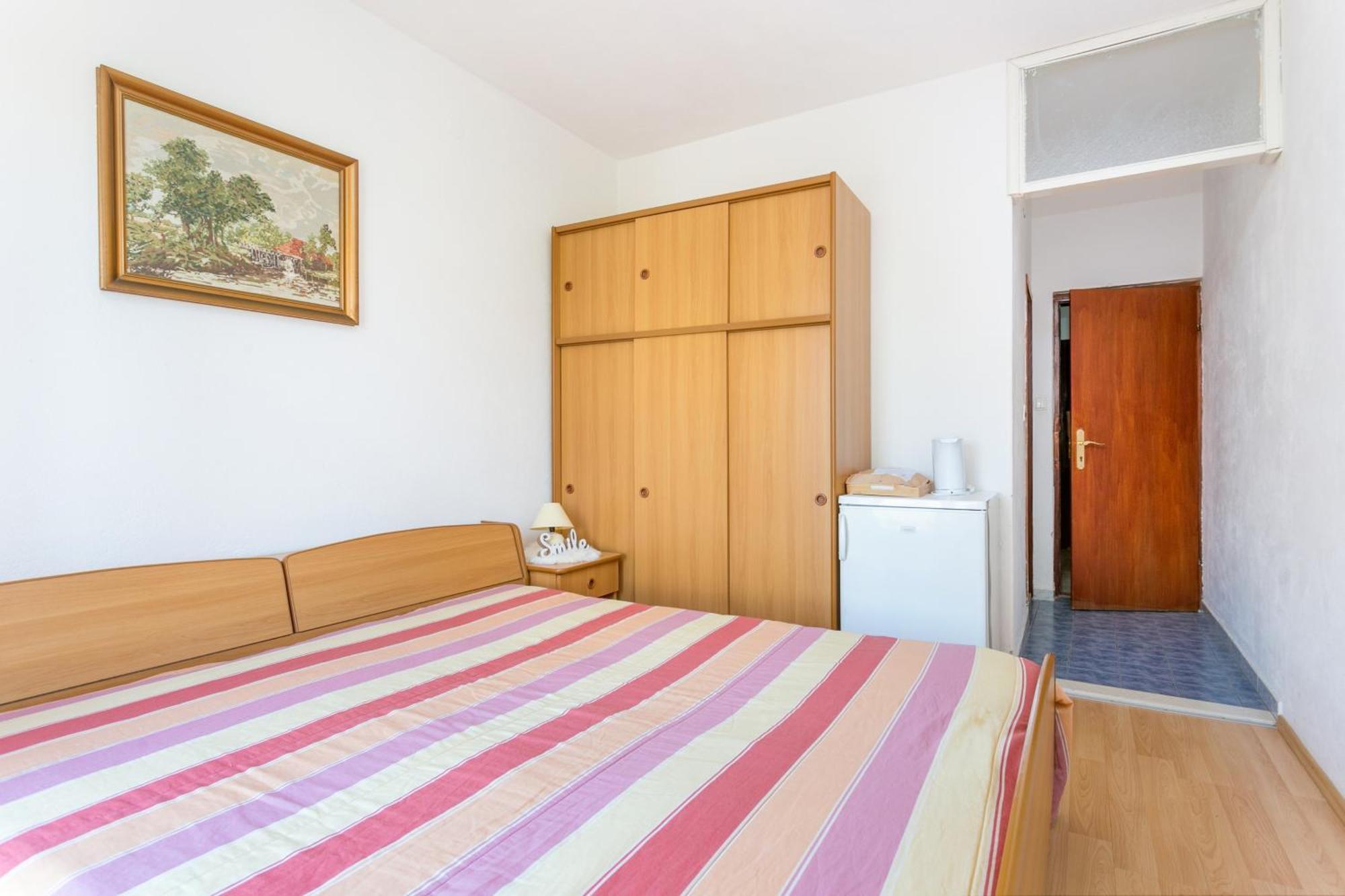 Apartments And Rooms With Parking Space Supetar, Brac - 5658 Oda fotoğraf