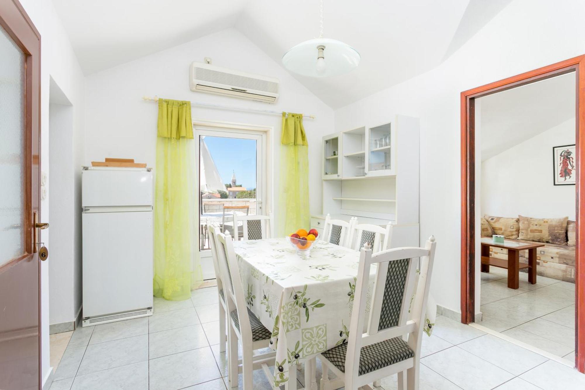 Apartments And Rooms With Parking Space Supetar, Brac - 5658 Oda fotoğraf