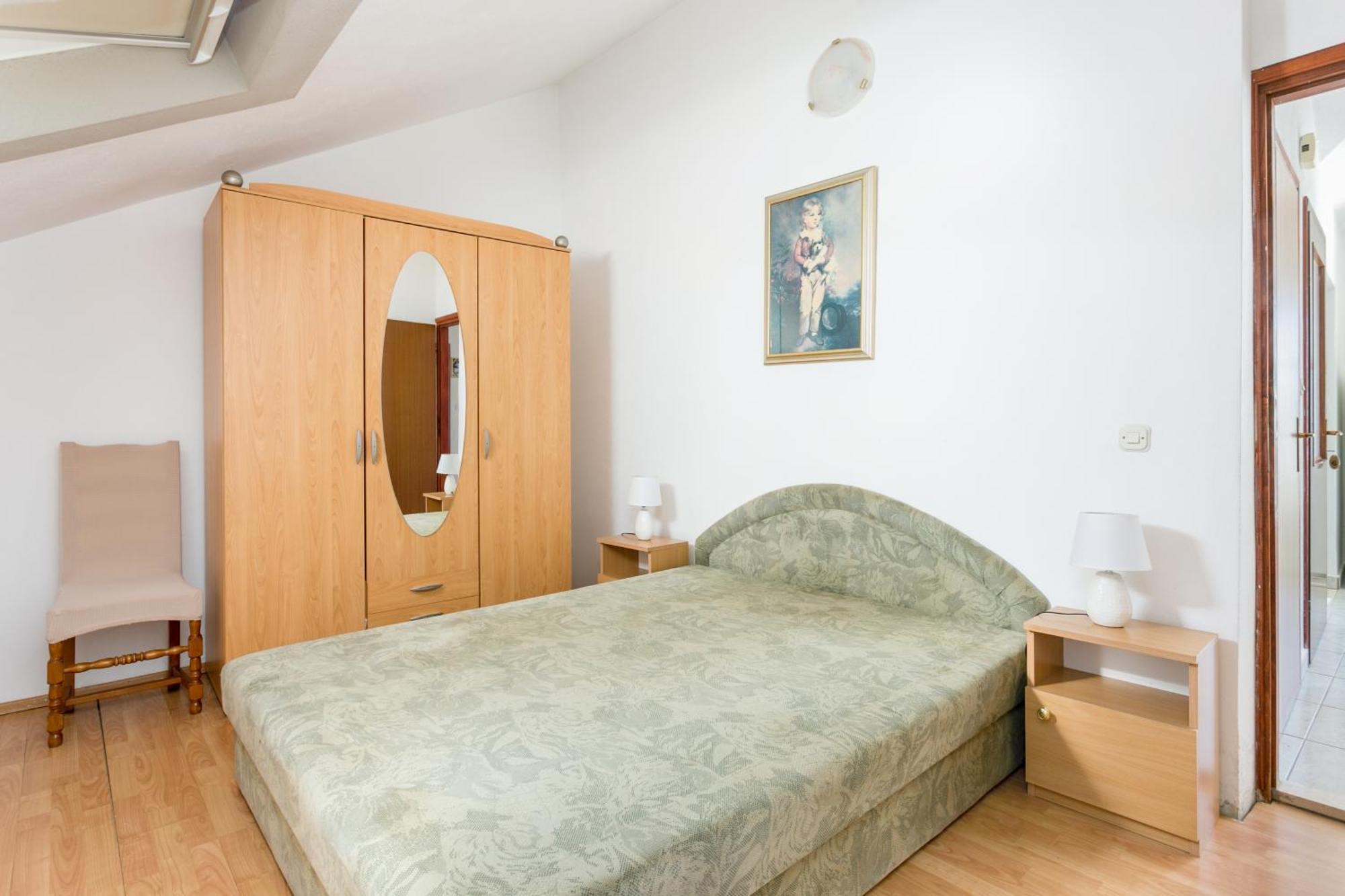 Apartments And Rooms With Parking Space Supetar, Brac - 5658 Oda fotoğraf