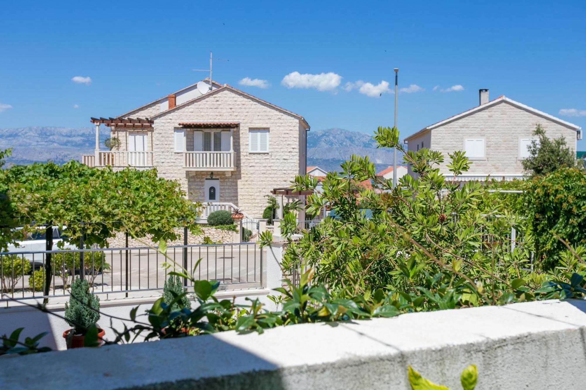 Apartments And Rooms With Parking Space Supetar, Brac - 5658 Dış mekan fotoğraf