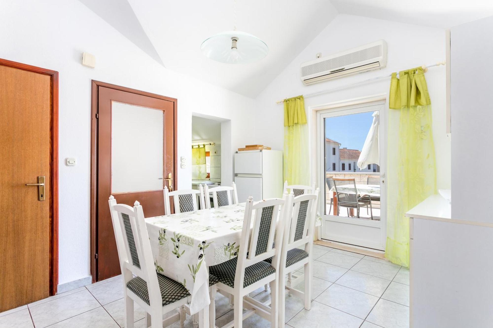 Apartments And Rooms With Parking Space Supetar, Brac - 5658 Dış mekan fotoğraf