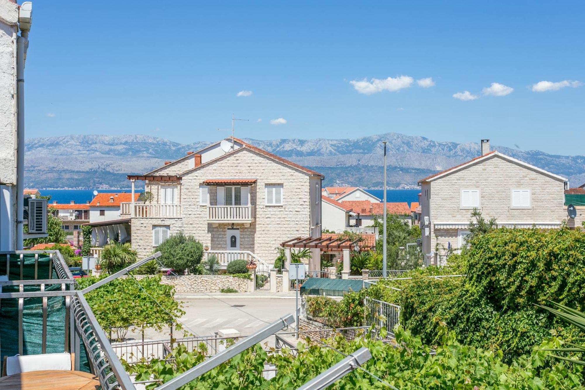 Apartments And Rooms With Parking Space Supetar, Brac - 5658 Dış mekan fotoğraf